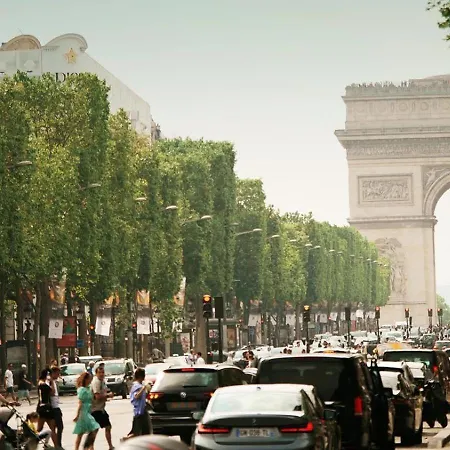 Urbanflat 129 - Sur Les Champs-elysees Parijs
